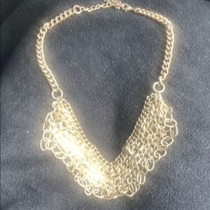 Gold necklace (1623)